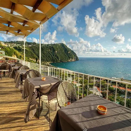 Gasthuis In Bb - Ischia, Forio With A Breathtaking View, Above The Poseidon Gardens *