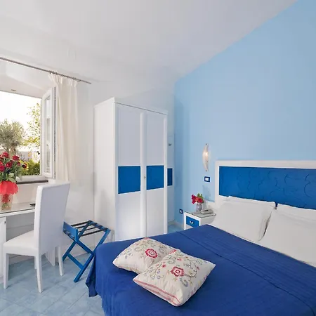 Gasthuis In Bb - Ischia, Forio With A Breathtaking View, Above The Poseidon Gardens